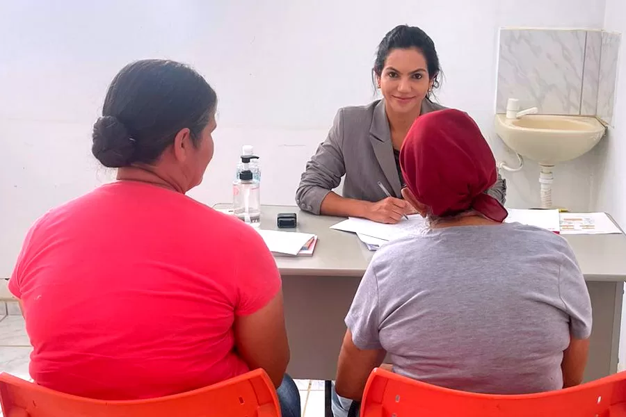 Prefeitura de Medeiros Neto realiza atendimentos com especialista em Vila Mutum