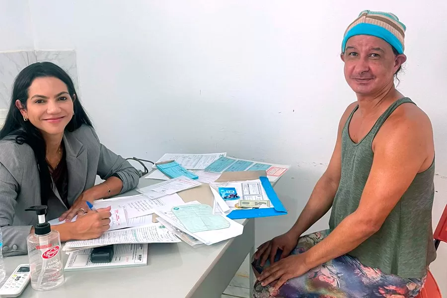Prefeitura de Medeiros Neto realiza atendimentos com especialista em Vila Mutum