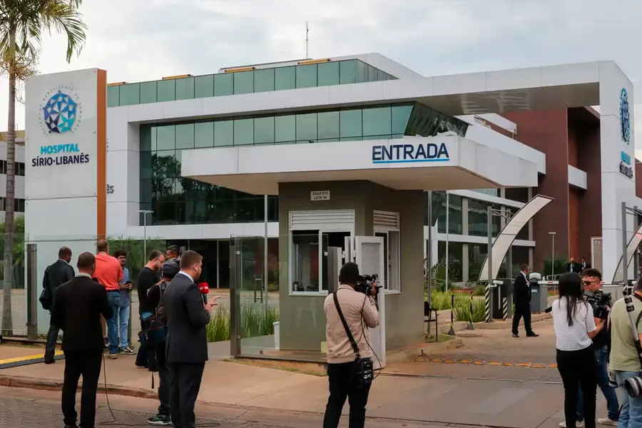 Lula é operado às pressas em São Paulo após sentir dor na cabeça