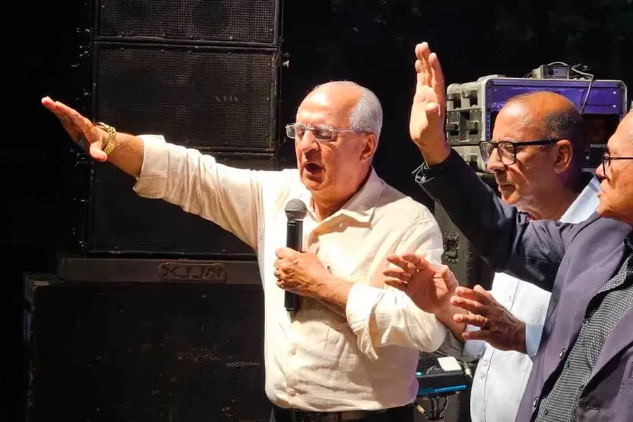 Multidão se reúne em Teixeira de Freitas em louvor a Deus no Dia da Bíblia