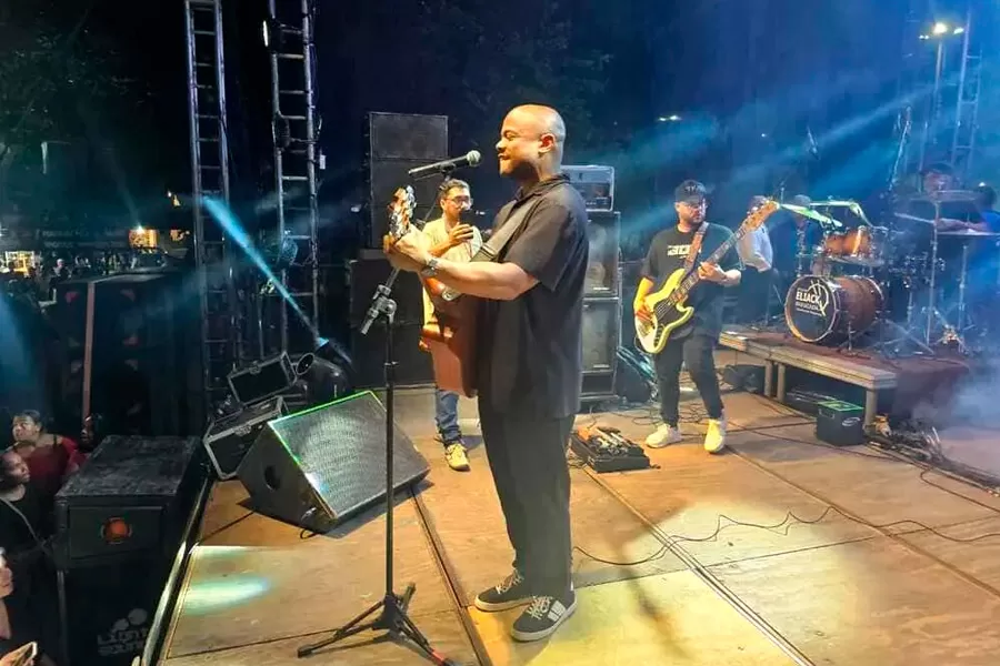 Multidão se reúne em Teixeira de Freitas em louvor a Deus no Dia da Bíblia