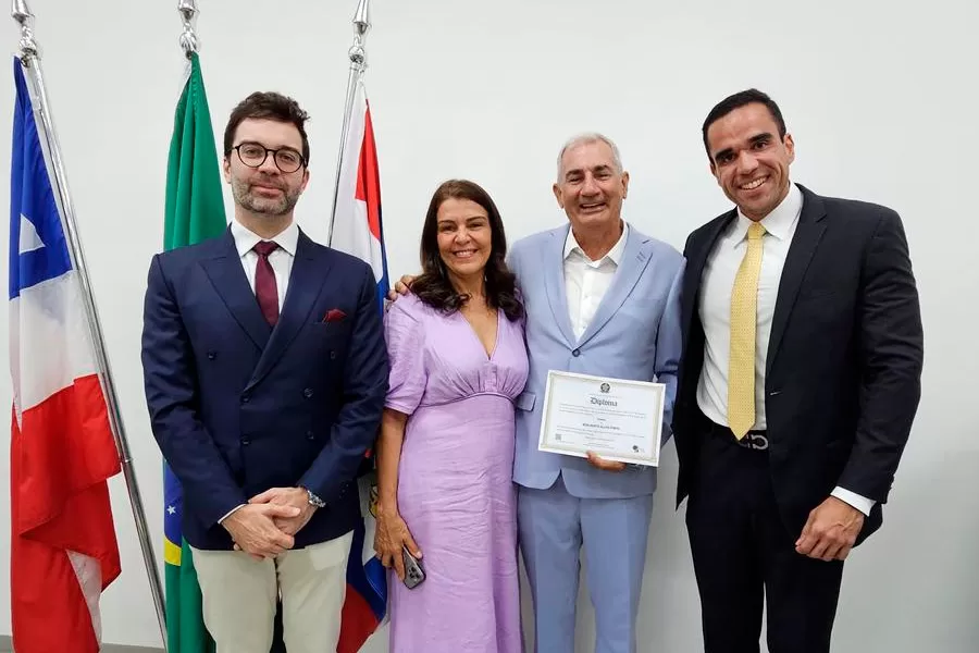 Justiça Eleitoral diploma Beto Pinto para o quinto mandato como prefeito de Medeiros Neto