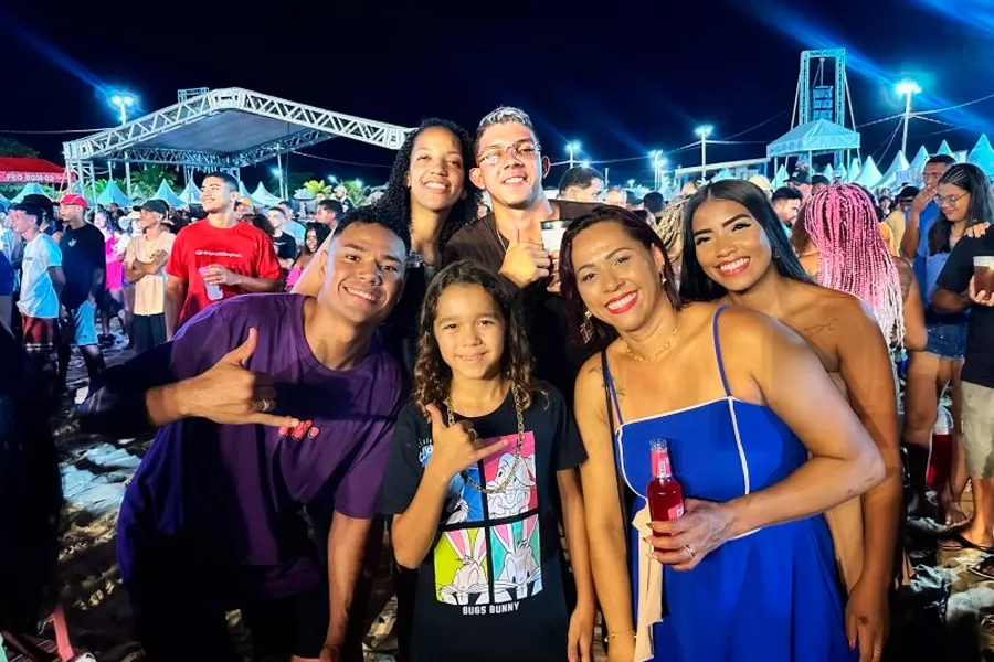 Mucuri reúne artistas locais e nacionais no 2º dia do Festival da Virada 2024 na Arena Praia da Barra