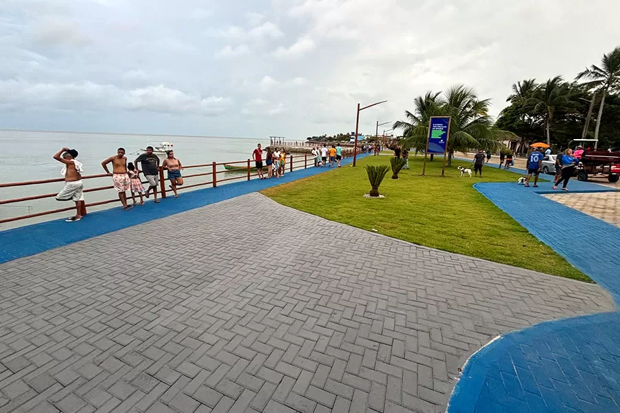 Cartão postal: Orla da Barra urbanizada é atração em Nova Viçosa