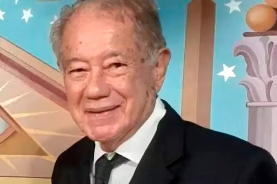 Advogado de 83 anos morre após receber descarga elétrica de pisca-pisca de natal