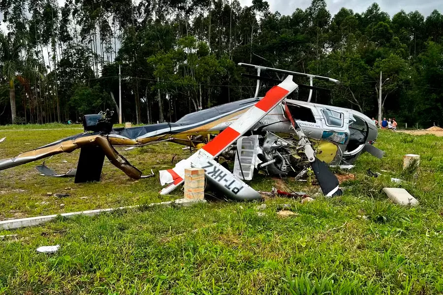 Helicóptero cai com cinco pessoas a bordo em SC