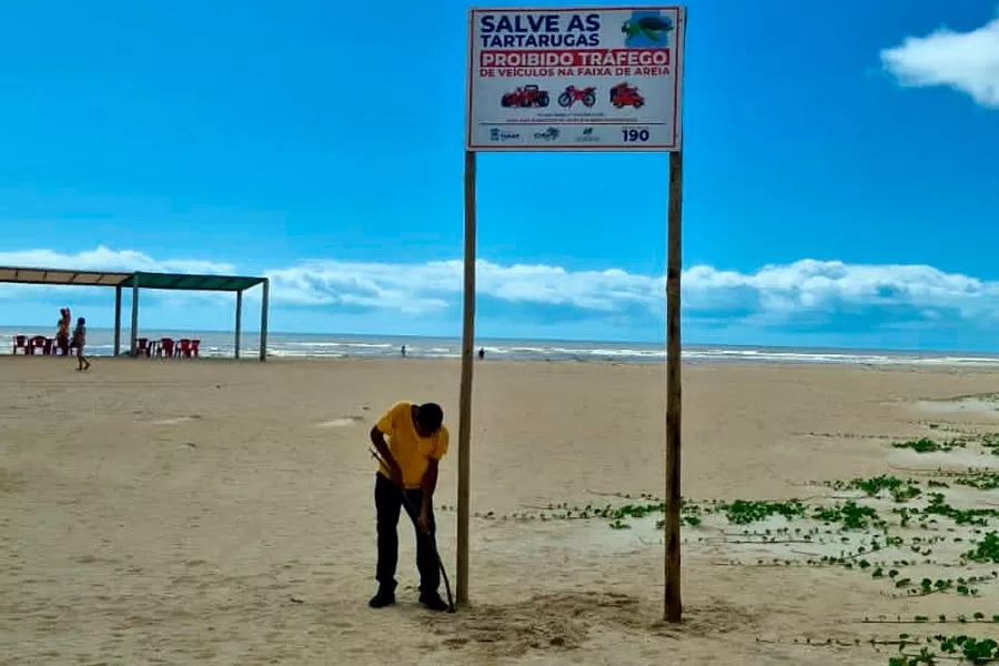 Prefeitura de Mucuri instala placas para proteger tartarugas marinhas na orla Prefeitura de Mucuri instala placas para proteger tartarugas marinhas na orla