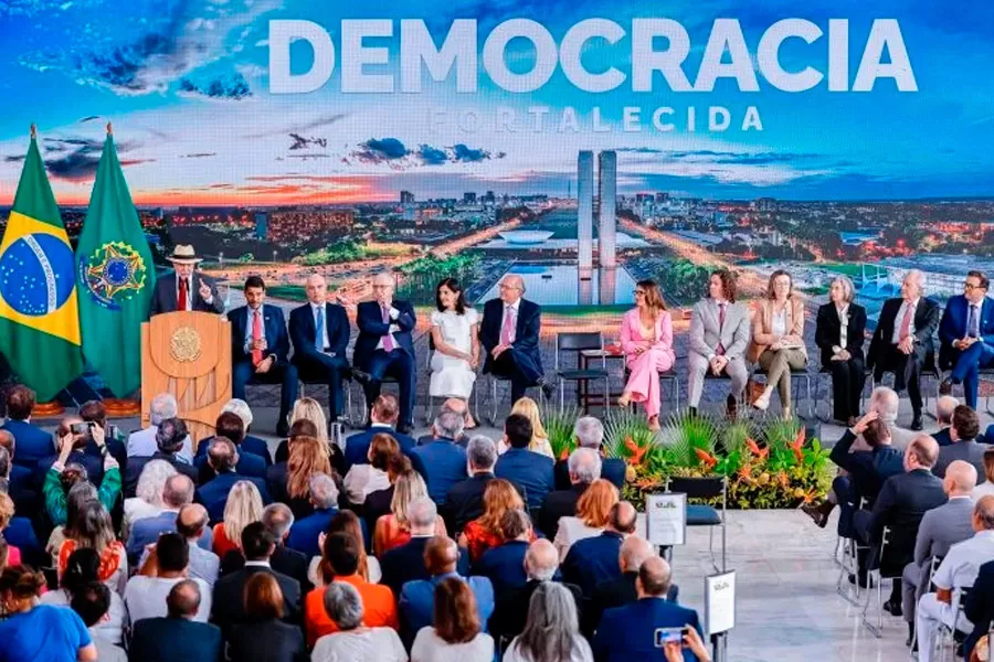 “Dia de reflexão sobre o ataque à nossa liberdade”, afirma Jerônimo sobre atos de 8 de janeiro