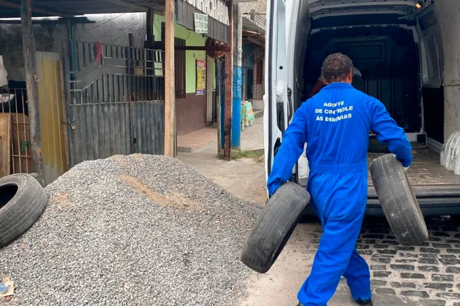 Prefeitura recolhe mais de 300 pneus velhos em borracharias de Itabuna na primeira ação do ano