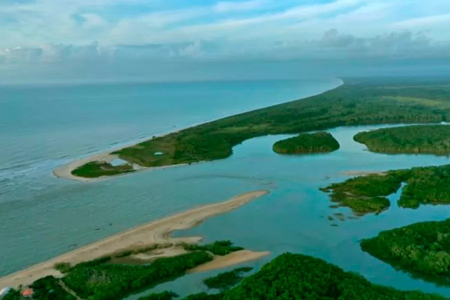 Conheça Mucuri, um paraíso tropical entre matas, rios, lagoas e praias imaculadas