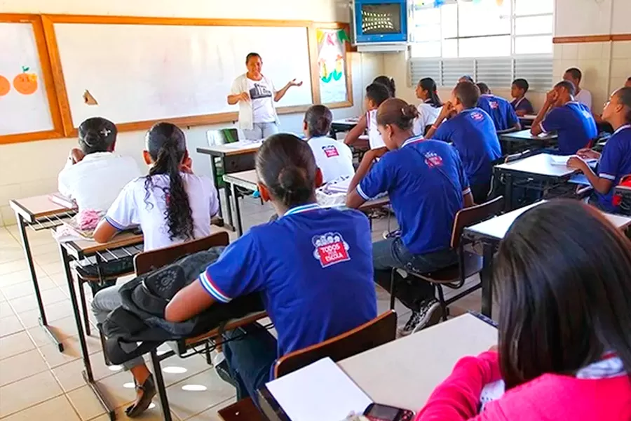Novo currículo do Ensino Médio na Bahia terá formação básica e conteúdos especializados