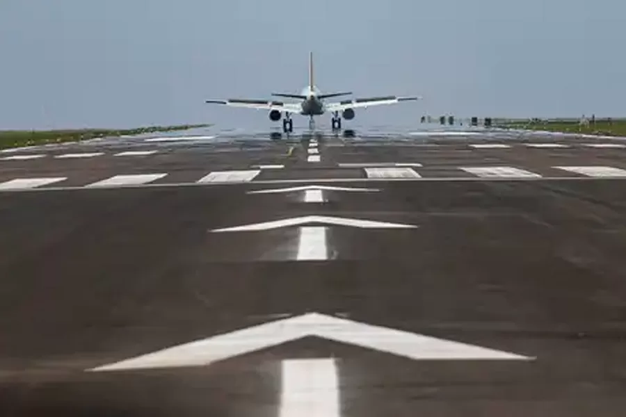 Passagens aéreas não devem subir após fusão de empresas, diz ministro
