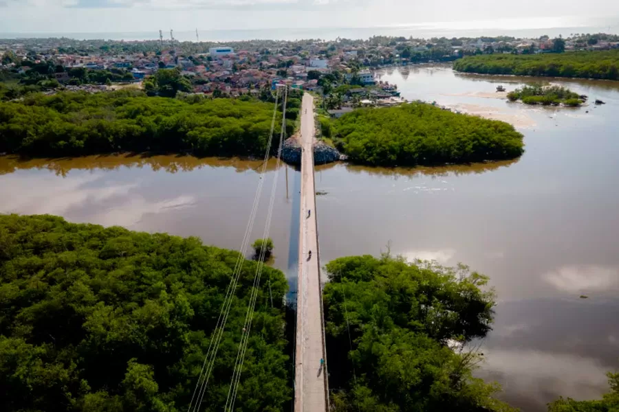 Construção da nova ponte sobre o Rio Jucuruçu abre vagas para diversas funções