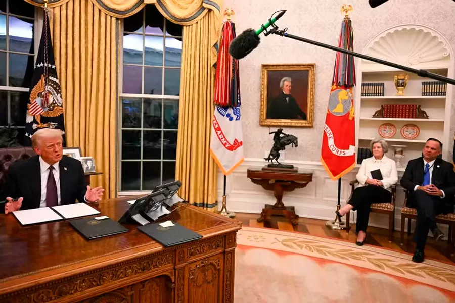 Trump vai instruir Pentágono a usar Guantánamo para deter 30 mil imigrantes em situação irregular