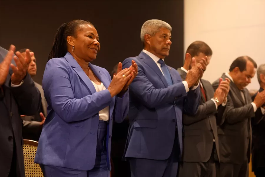 Jerônimo reafirma compromisso com o desenvolvimento dos municípios durante 8º Encontro de Prefeitos da Bahia Jerônimo reafirma compromisso com o desenvolvimento dos municípios durante 8º Encontro de Prefeitos da Bahia