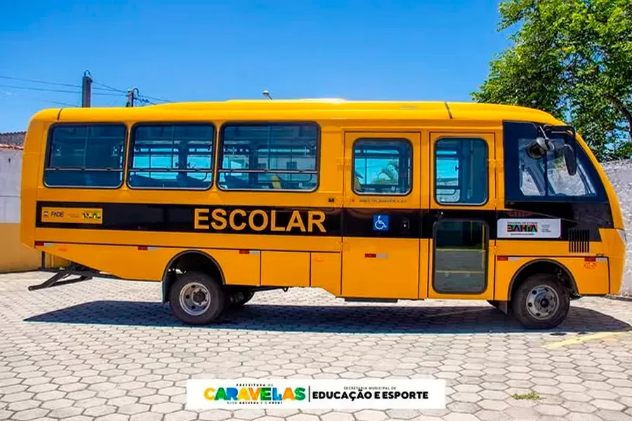 Caravelas recebe novo ônibus escolar para reforçar transporte de estudantes