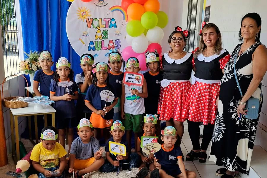 Escolas municipais abrem as portas para milhares de estudantes na volta às aulas