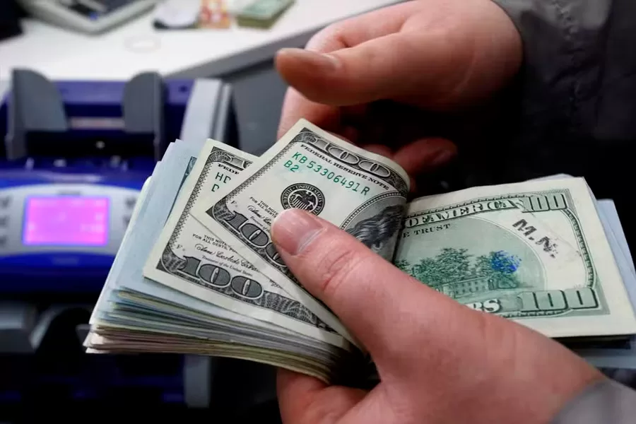 Dólar sobe para R$ 5,73 com novo coronavírus na China