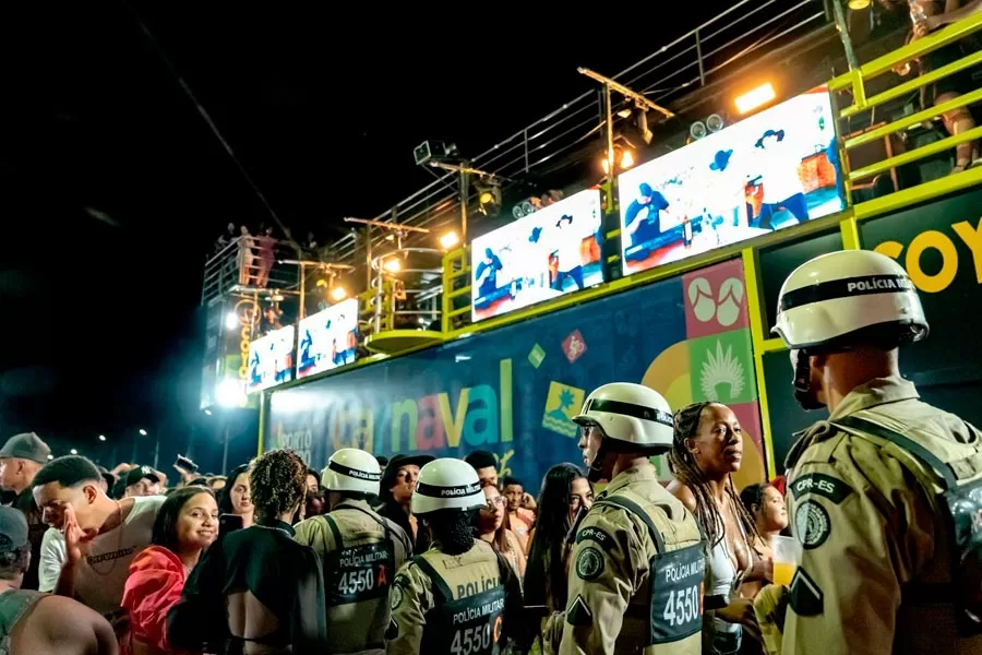 Porto Seguro abre o Carnaval 2025 com show de Natanzinho Lima e passarela lotada