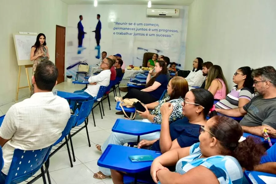 Secretaria de Habitação capacita servidores para regularização fundiária em Teixeira de Freitas