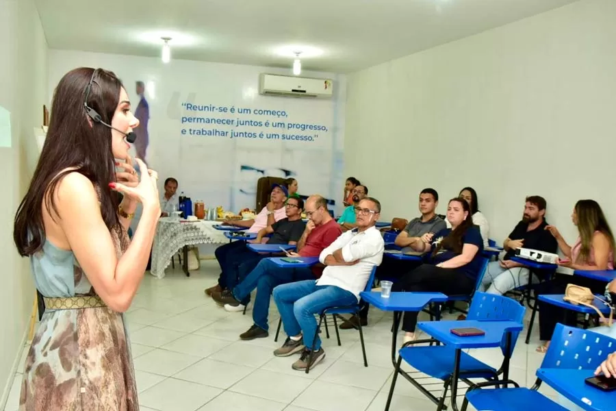 Secretaria de Habitação capacita servidores para regularização fundiária em Teixeira de Freitas