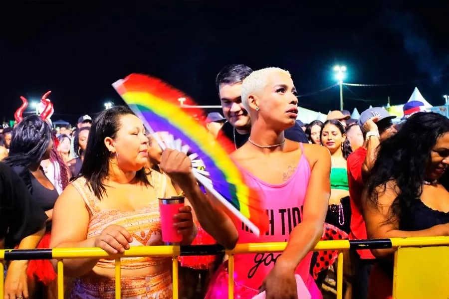 Mistura de ritmos marca a abertura do Carnaval 2025 em Mucuri