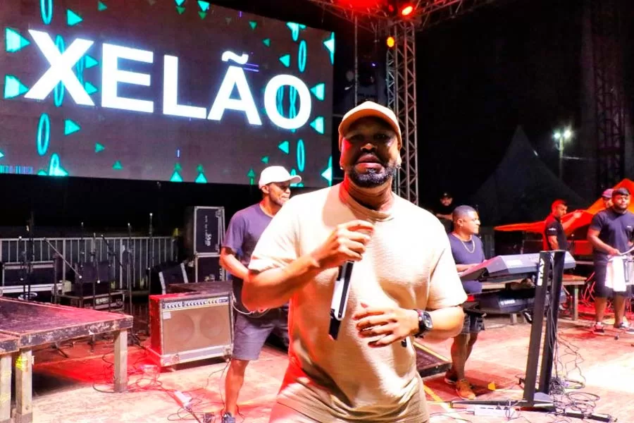 Mistura de ritmos marca a abertura do Carnaval 2025 em Mucuri