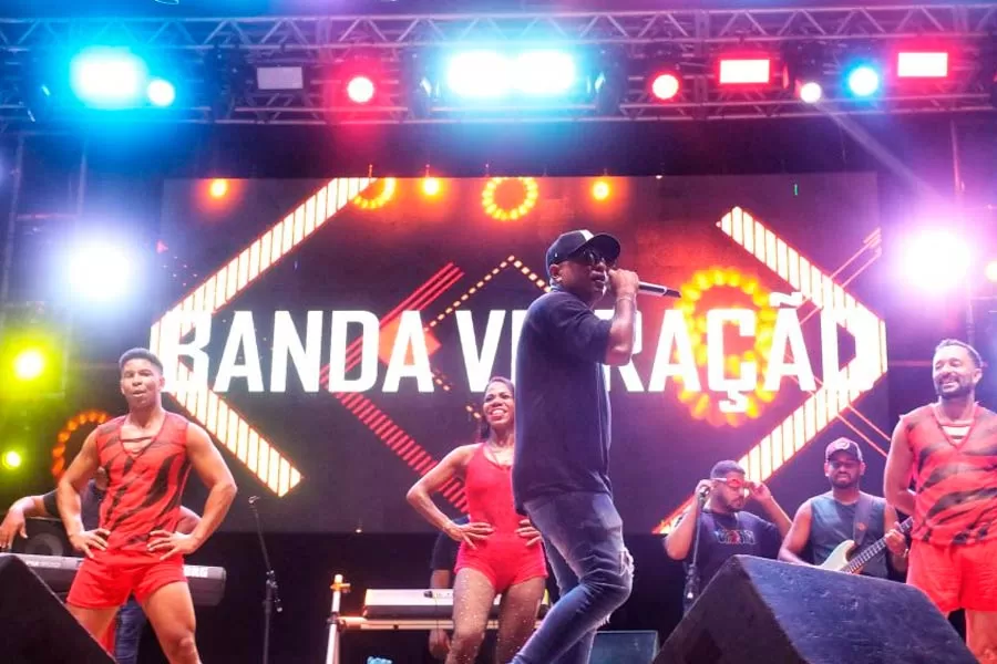 Arena Praia da Barra foi palco da folia de Carnaval com grandes atrações em Mucuri