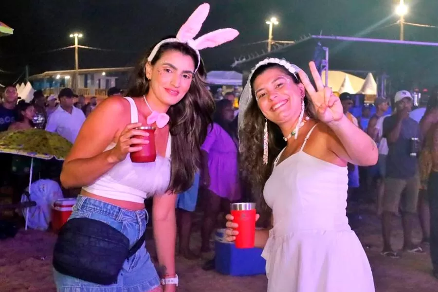 Carnaval de Mucuri: penúltima noite mantém energia e público recorde Carnaval de Mucuri: penúltima noite mantém energia e público recorde