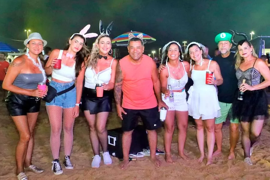 Carnaval de Mucuri: penúltima noite mantém energia e público recorde Carnaval de Mucuri: penúltima noite mantém energia e público recorde