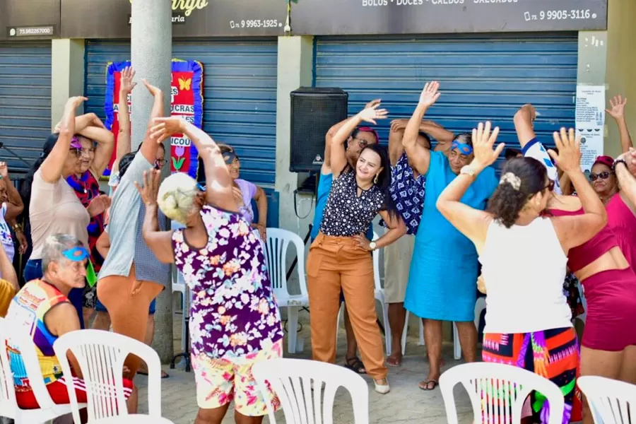 Idosos de Teixeira de Freitas celebram Carnaval com música, alegria e muita animação Idosos de Teixeira de Freitas celebram Carnaval com música, alegria e muita animação