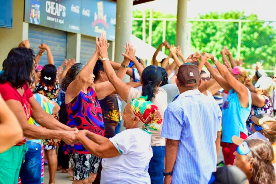 Idosos de Teixeira de Freitas celebram Carnaval com música, alegria e muita animação Idosos de Teixeira de Freitas celebram Carnaval com música, alegria e muita animação