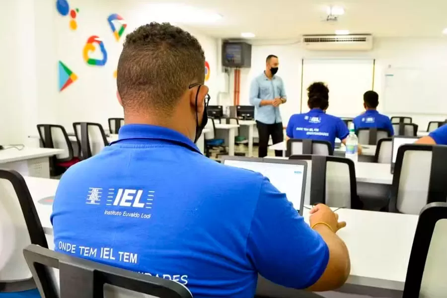IEL abre mais de 580 vagas de estágio na Bahia; bolsas vão de R$ 460 a R$ 1,6 mil