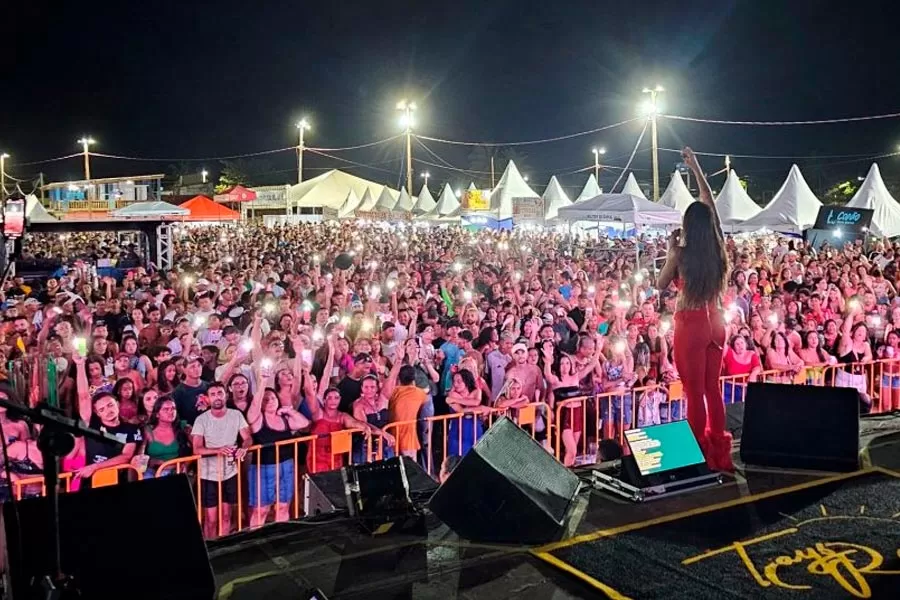 Quatro décadas de Axé: Carnaval temático movimenta mais de R$ 25 milhões na economia de Mucuri