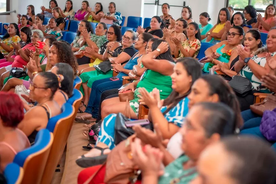 Prefeitura de Teixeira de Freitas promove capacitação para merendeiras da rede municipal