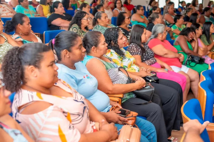 Prefeitura de Teixeira de Freitas promove capacitação para merendeiras da rede municipal