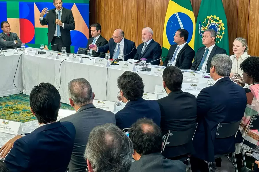 Lula entrega projeto de isenção de IR para quem ganha até R$ 5 mil