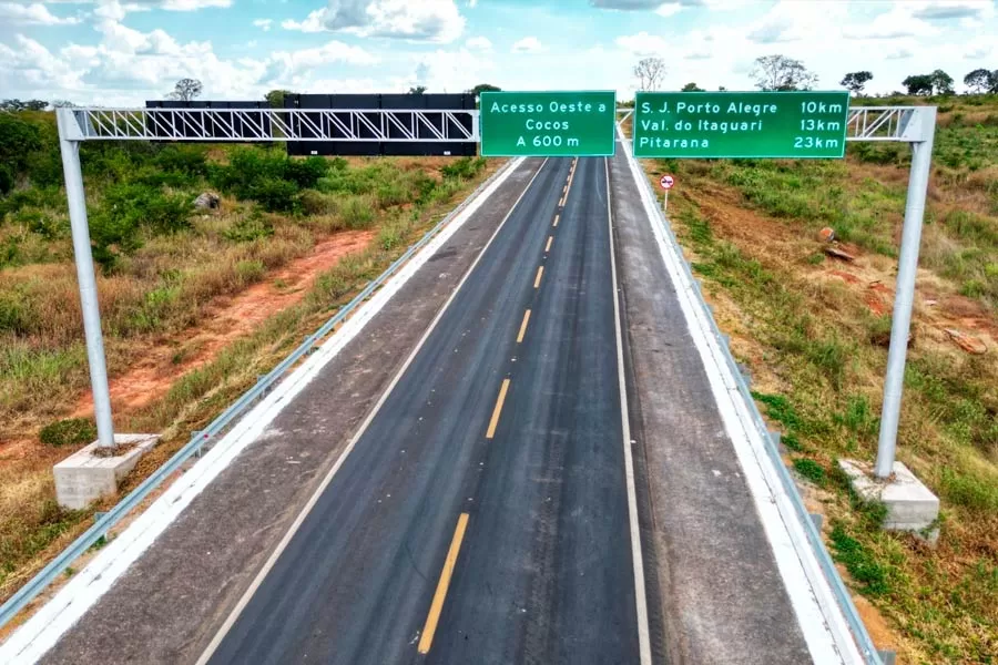 Pavimentação da BR-135 impulsiona mobilidade e economia no Oeste da Bahia