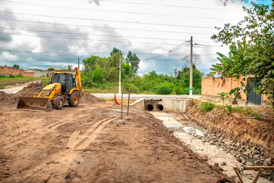 Prefeitura de Teixeira de Freitas realiza obra de drenagem no bairro Eixo Sul Prefeitura de Teixeira de Freitas realiza obra de drenagem no bairro Eixo Sul