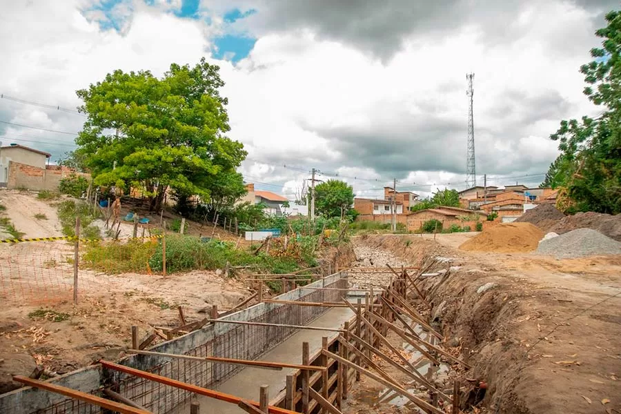Prefeitura de Teixeira de Freitas realiza obra de drenagem no bairro Eixo Sul Prefeitura de Teixeira de Freitas realiza obra de drenagem no bairro Eixo Sul