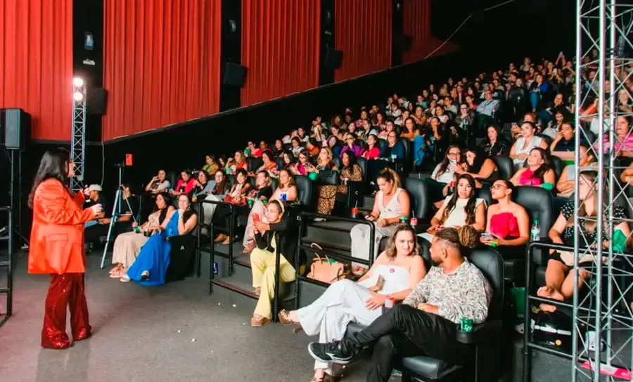 Teixeira de Freitas abre circuito de ‘stand-up comedy’ sobre empreendedorismo feminino