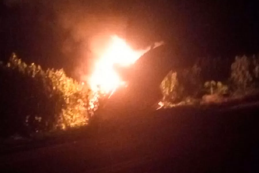 Tragédia na BR-101: Colisão resulta em morte e incêndio de veículo em Teixeira de Freitas Tragédia na BR-101: Colisão resulta em morte e incêndio de veículo em Teixeira de Freitas