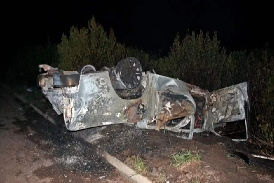 Tragédia na BR-101: Colisão resulta em morte e incêndio de veículo em Teixeira de Freitas Tragédia na BR-101: Colisão resulta em morte e incêndio de veículo em Teixeira de Freitas