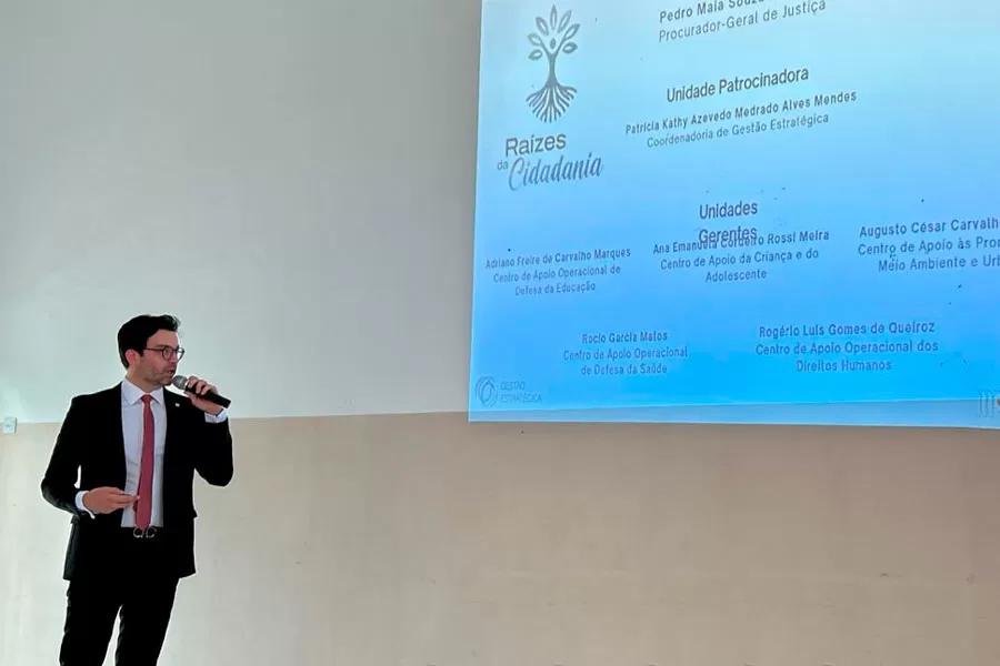 Medeiros Neto recebe projeto Raízes da Cidadania para fortalecimento das políticas públicas