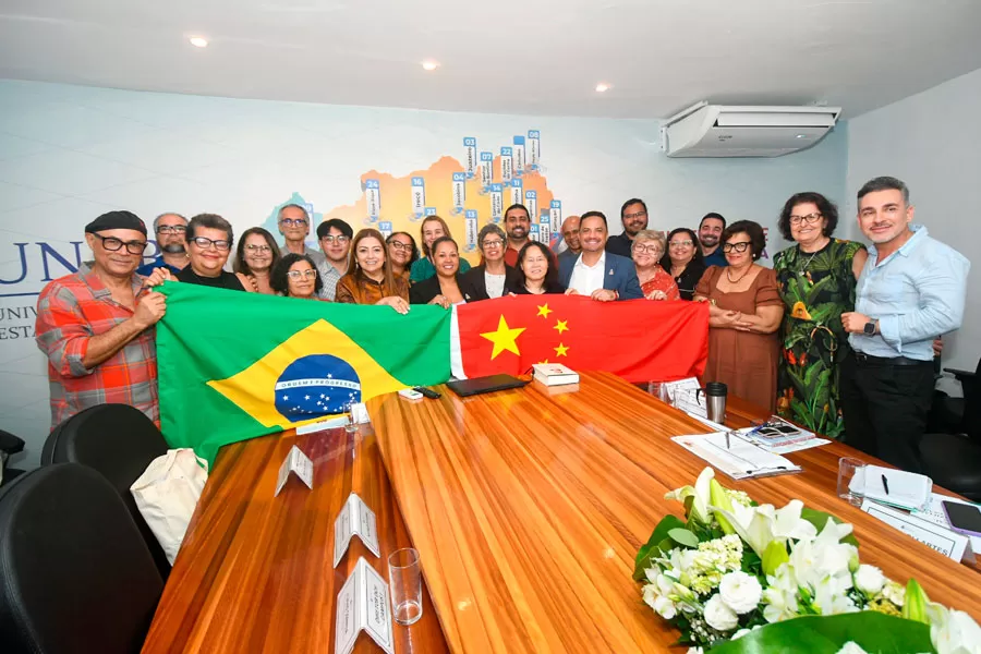 UNEB firma parceria para oferta de licenciatura e bacharelado para formação de professores e tradutores de chinês
