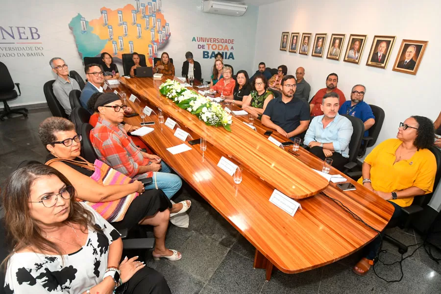 UNEB firma parceria para oferta de licenciatura e bacharelado para formação de professores e tradutores de chinês
