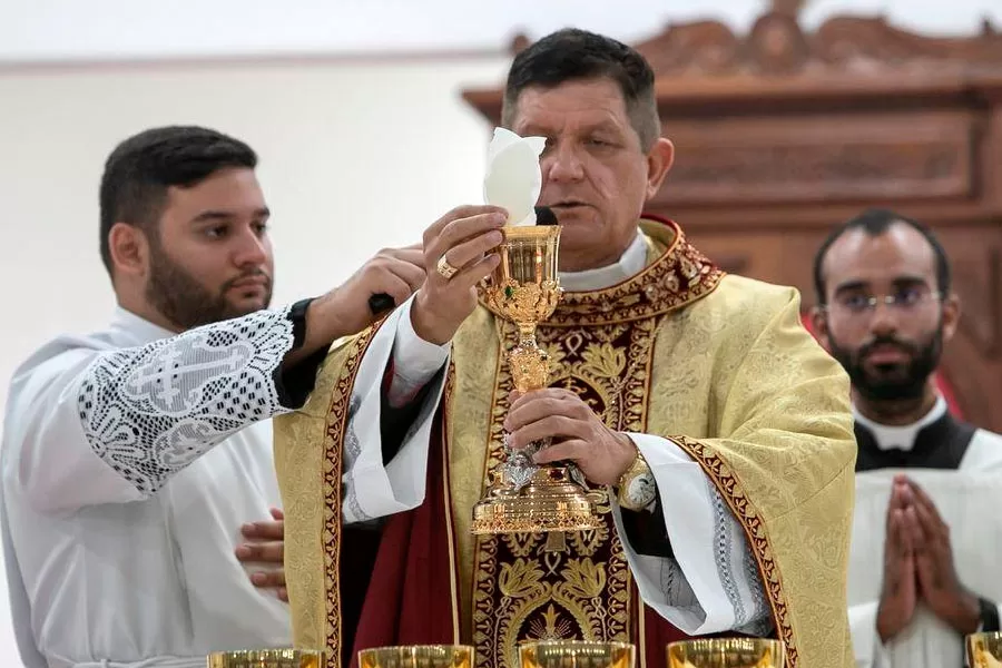 Dom Jailton se despede em Missa histórica e emociona fiéis na Catedral São Pedro Dom Jailton se despede em Missa histórica e emociona fiéis na Catedral São Pedro
