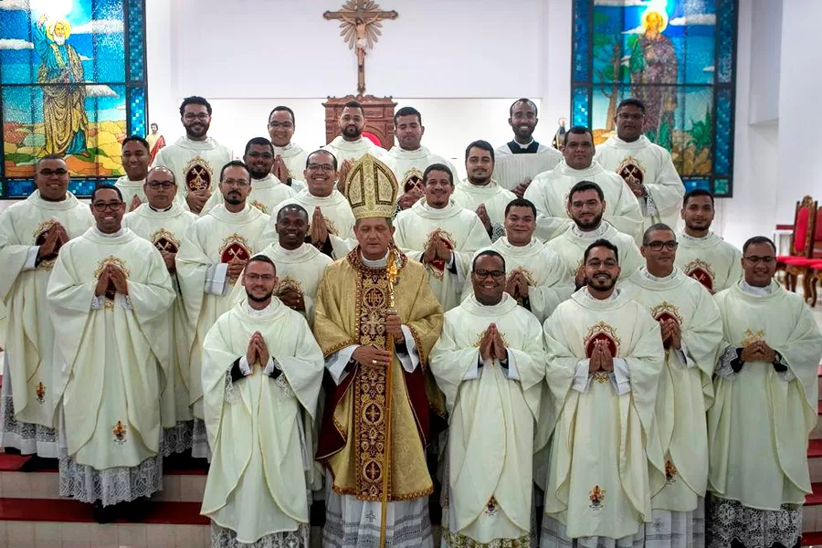 Dom Jailton se despede em Missa histórica e emociona fiéis na Catedral São Pedro Dom Jailton se despede em Missa histórica e emociona fiéis na Catedral São Pedro