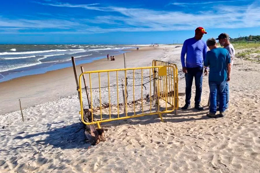 Prefeitura de Mucuri desliga lâmpadas de LED na orla para proteger tartarugas marinhas
