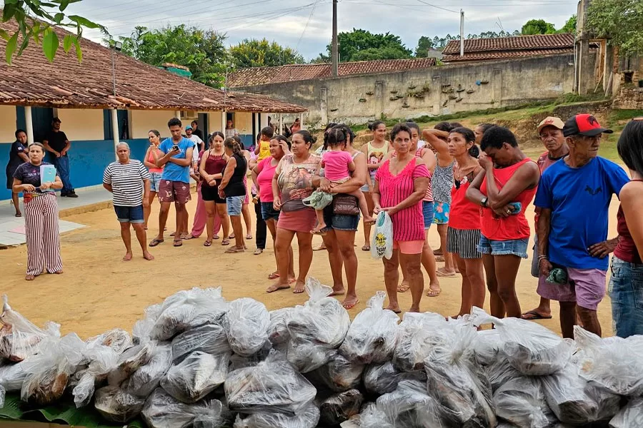 Prefeitura entrega peixes em celebração à Páscoa, levando fé e esperança às famílias